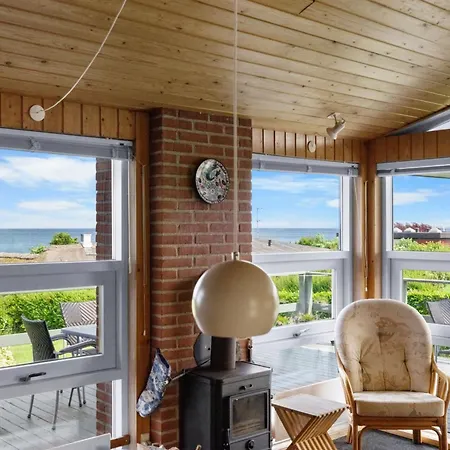 Slava - 75m From The Sea By Interhome Дом отдыха *